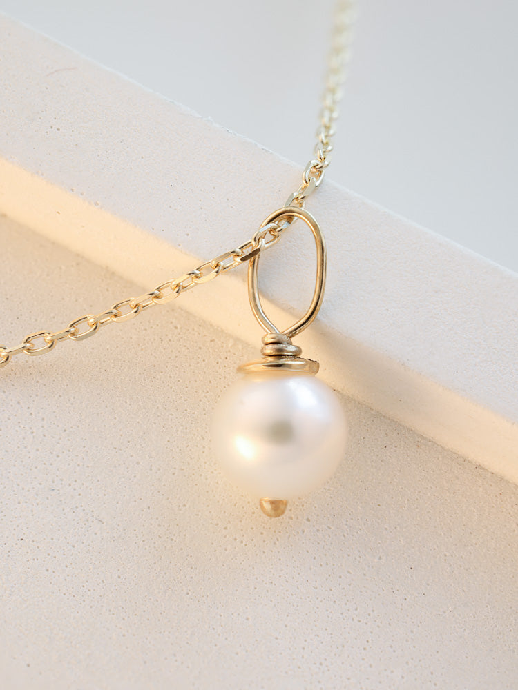 Pearl 2024 moon necklace